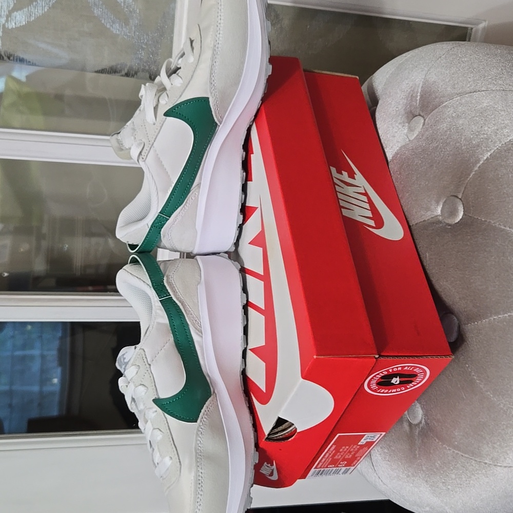 NWT Nike White and Green Athletic Shoes - Picture 3 of 7